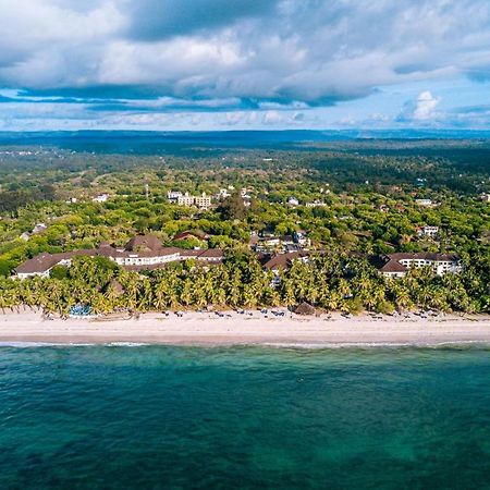 Diani Reef Beach Resort & Spa - Your Beachfront Bliss Awaits Diani Beach Exterior photo Aerial view of the beach