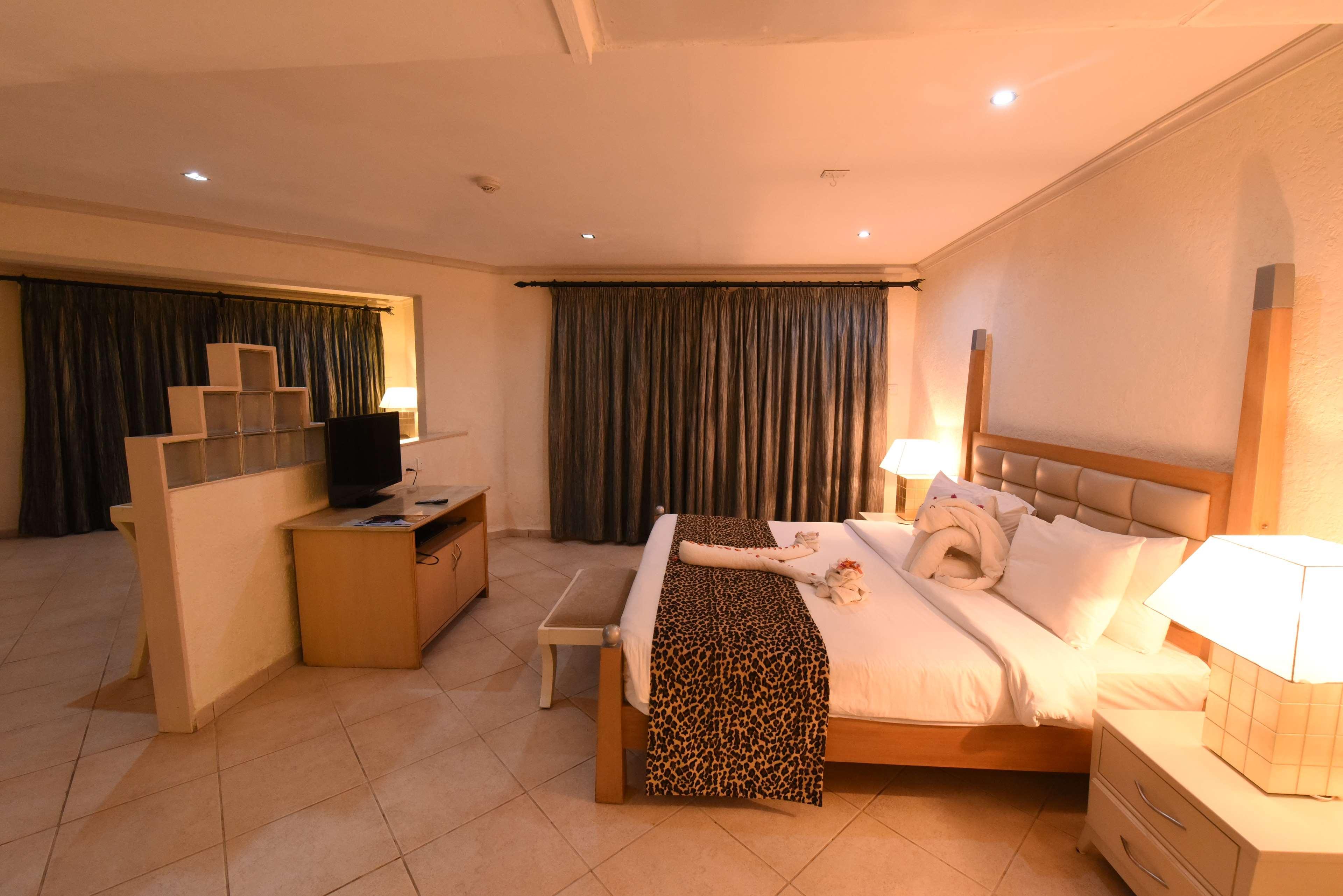 Diani Reef Beach Resort & Spa - Your Beachfront Bliss Awaits Diani Beach Exterior photo A bedroom at the hotel