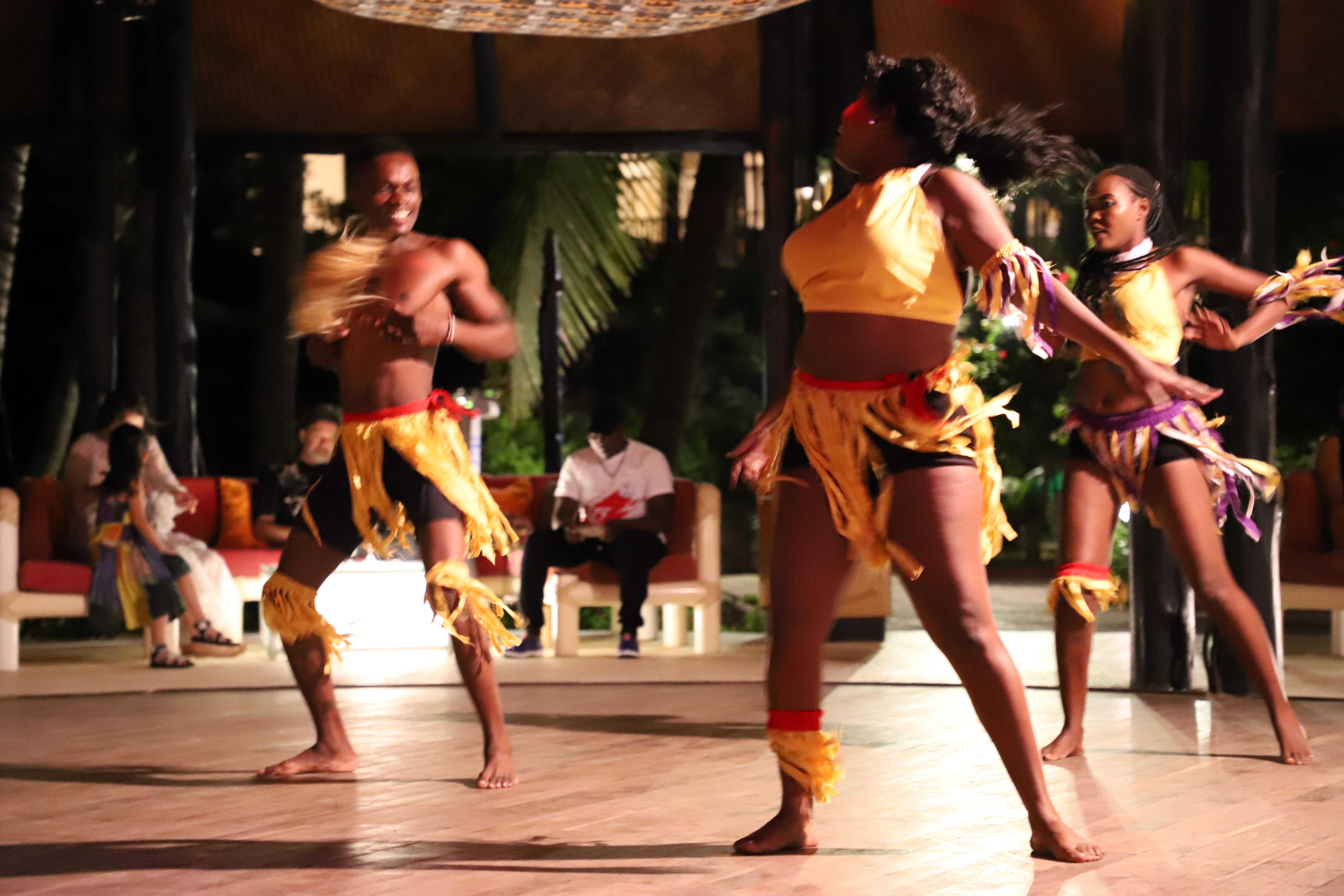 Diani Reef Beach Resort & Spa - Your Beachfront Bliss Awaits Diani Beach Exterior photo Traditional dancers in the Seychelles