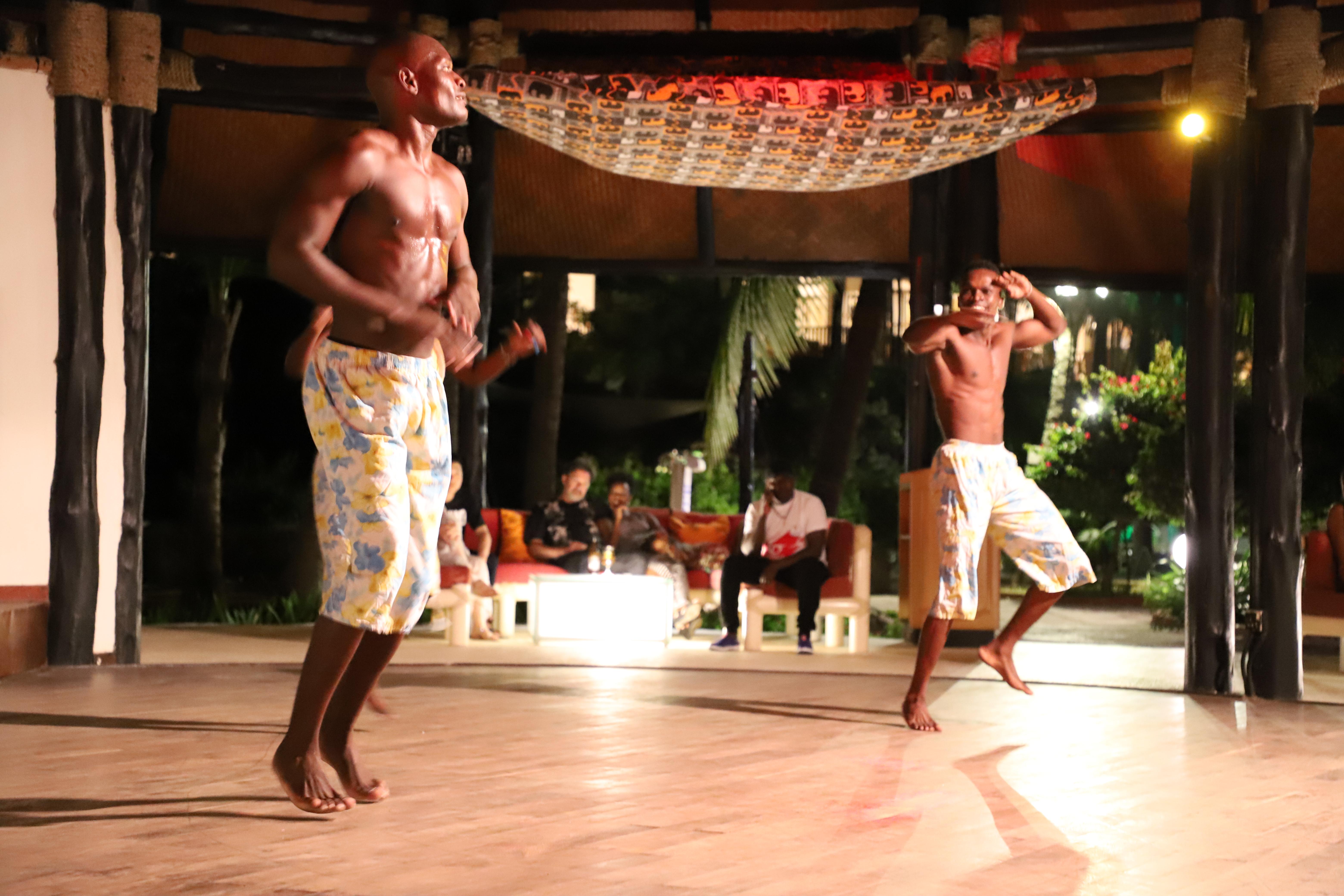 Diani Reef Beach Resort & Spa - Your Beachfront Bliss Awaits Diani Beach Exterior photo Traditional dancers in Mauritius
