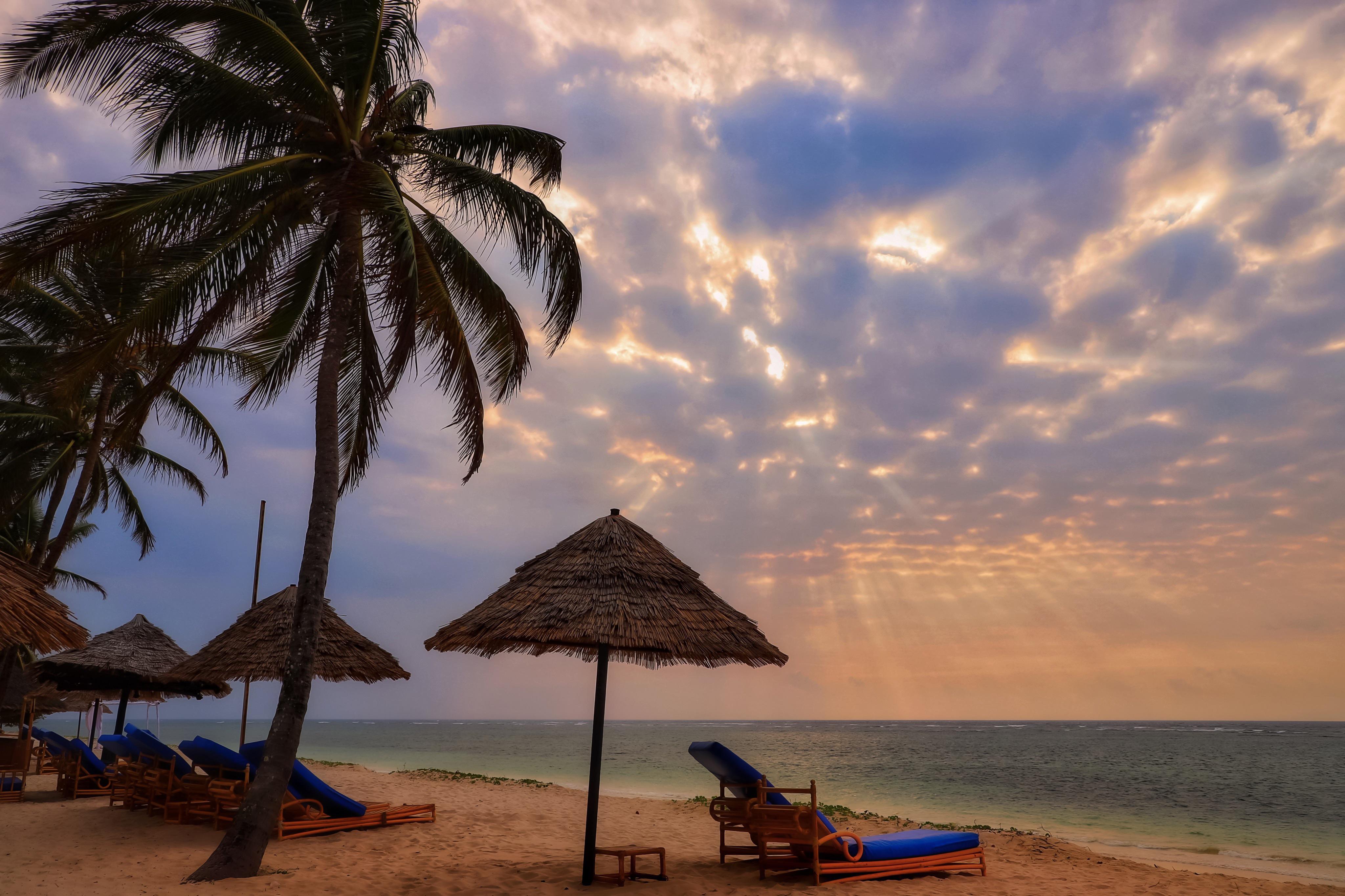Diani Reef Beach Resort & Spa - Your Beachfront Bliss Awaits Diani Beach Exterior photo Sunset at Nyali Beach