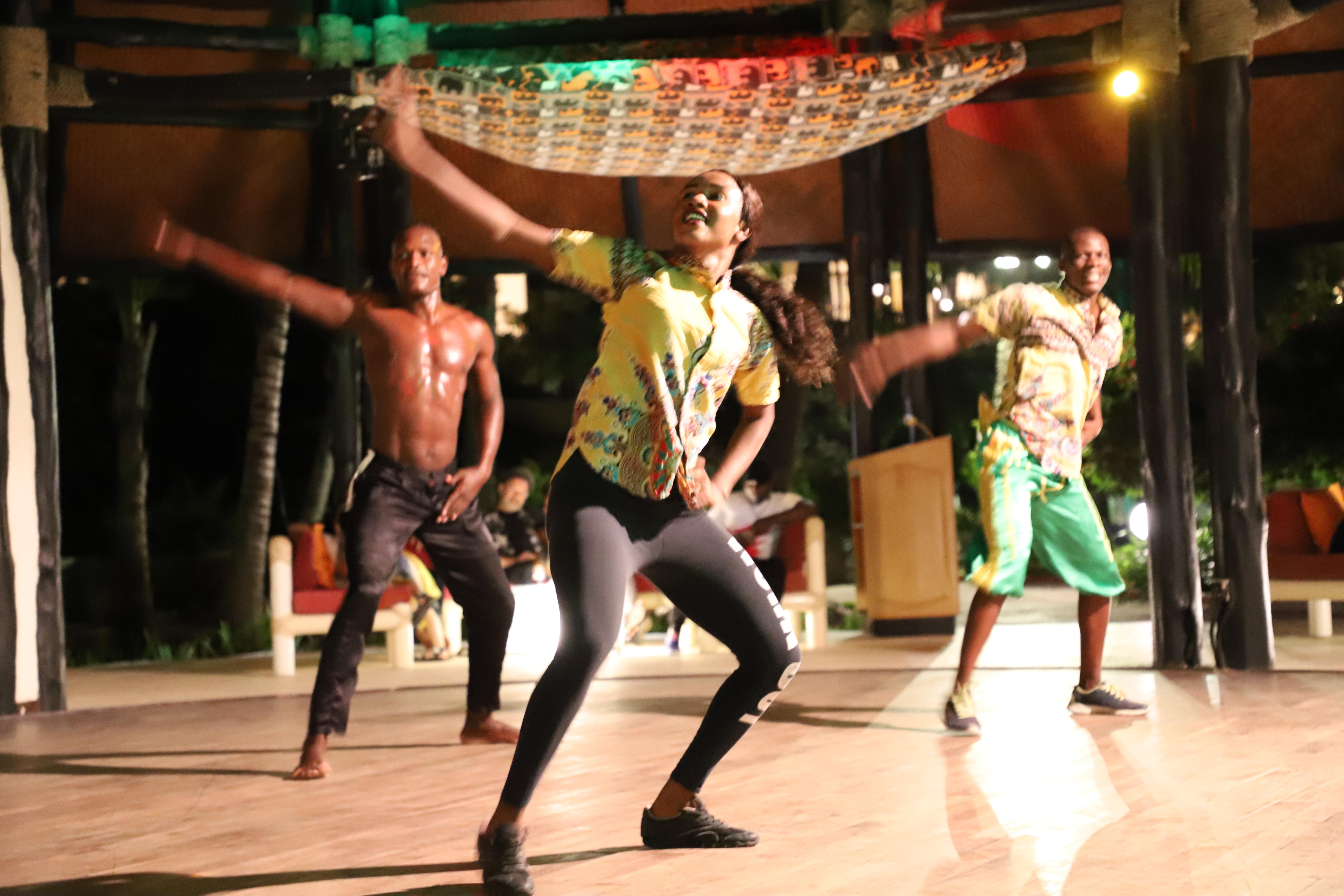 Diani Reef Beach Resort & Spa - Your Beachfront Bliss Awaits Diani Beach Exterior photo Traditional dancers in the capital, Antsirabé