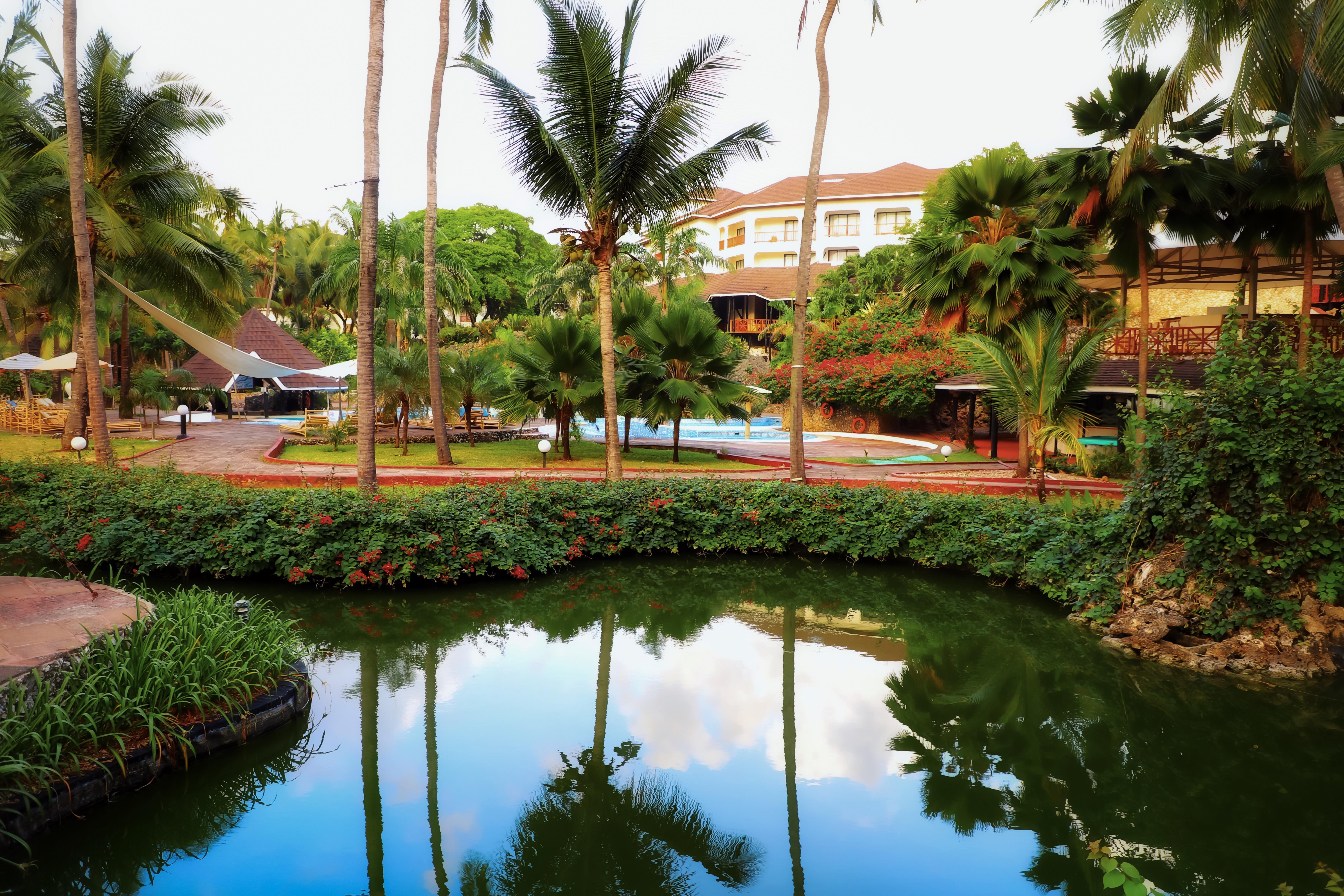 Diani Reef Beach Resort & Spa - Your Beachfront Bliss Awaits Diani Beach Exterior photo The Royal Paradise Hotel and Spa