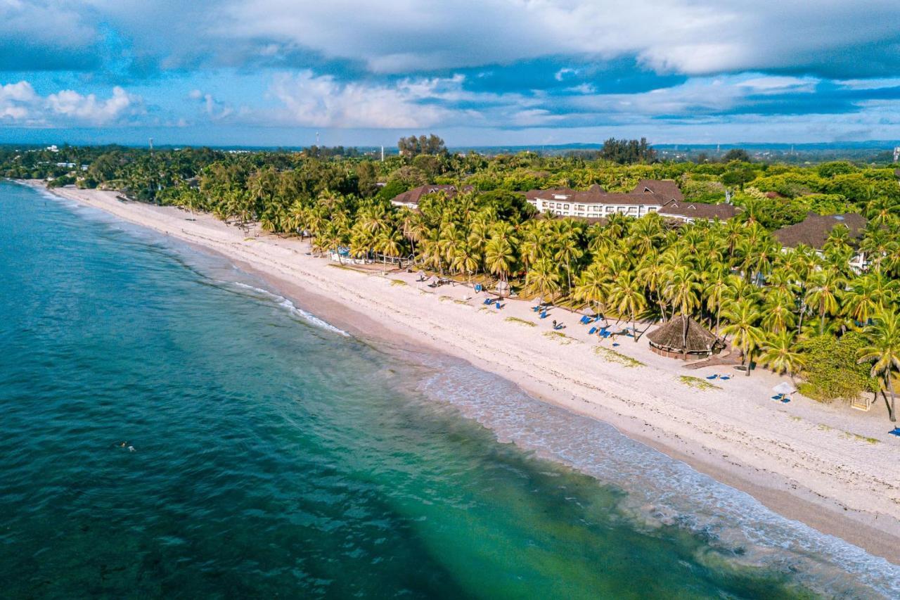 Diani Reef Beach Resort & Spa - Your Beachfront Bliss Awaits Diani Beach Exterior photo Aerial view of the beach at Boca Raton Resort