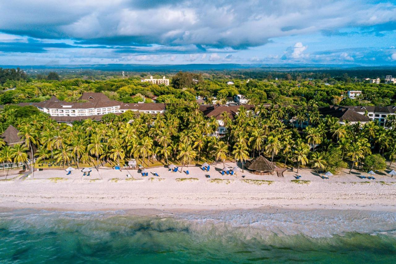 Diani Reef Beach Resort & Spa - Your Beachfront Bliss Awaits Diani Beach Exterior photo Aerial view of the beach