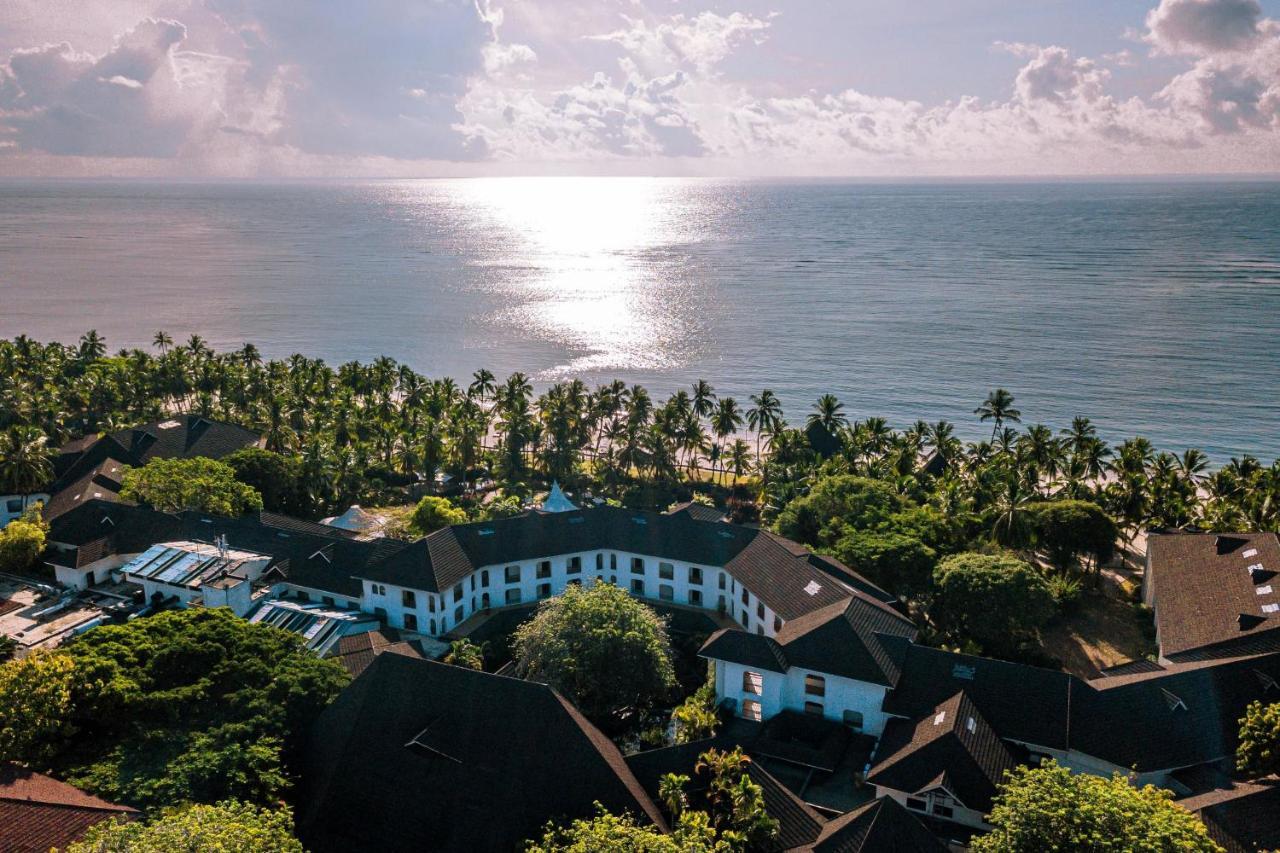 Diani Reef Beach Resort & Spa - Your Beachfront Bliss Awaits Diani Beach Exterior photo Aerial view of the resort