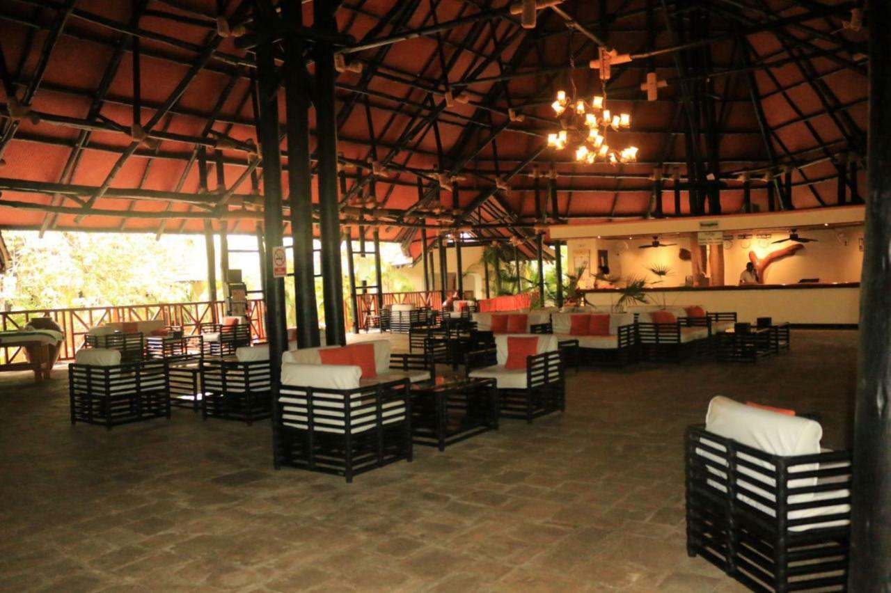 Diani Reef Beach Resort & Spa - Your Beachfront Bliss Awaits Diani Beach Exterior photo The interior of the restaurant