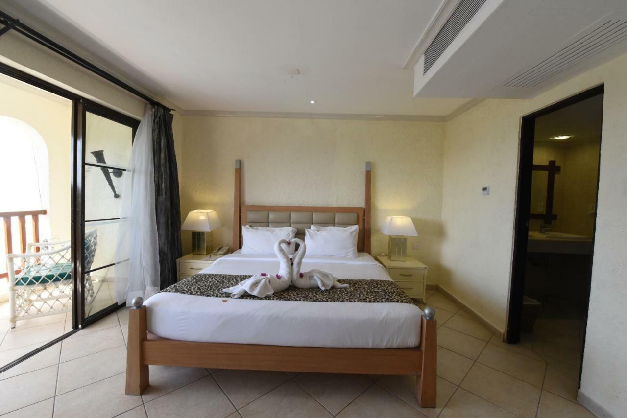 Diani Reef Beach Resort & Spa - Your Beachfront Bliss Awaits Diani Beach Exterior photo A bedroom at the resort