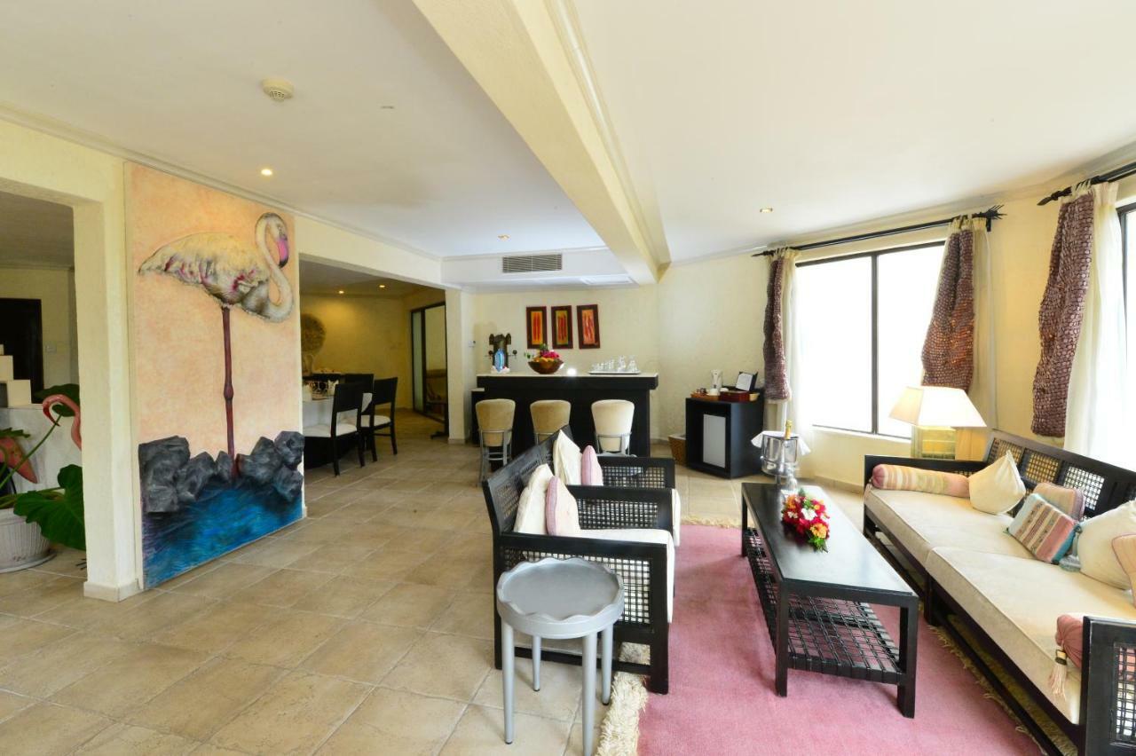 Diani Reef Beach Resort & Spa - Your Beachfront Bliss Awaits Diani Beach Exterior photo A suite at the hotel